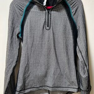 American Eagle Outfitters Black and Gray Herringbone Workout Top